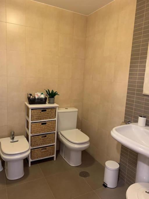 Piso Con Preciosas Vistas, Patio Privado Y Amplio Garaje Apartment *